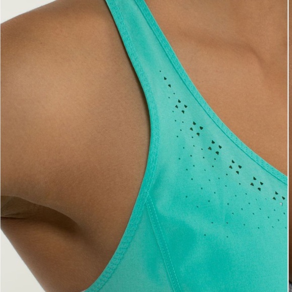 Lululemon In A Flash Singlet - Picture 6 of 9